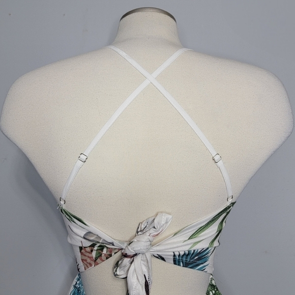 White and Floral Lace Top Cross Strap Tie Back Romper - Picture 5 of 8